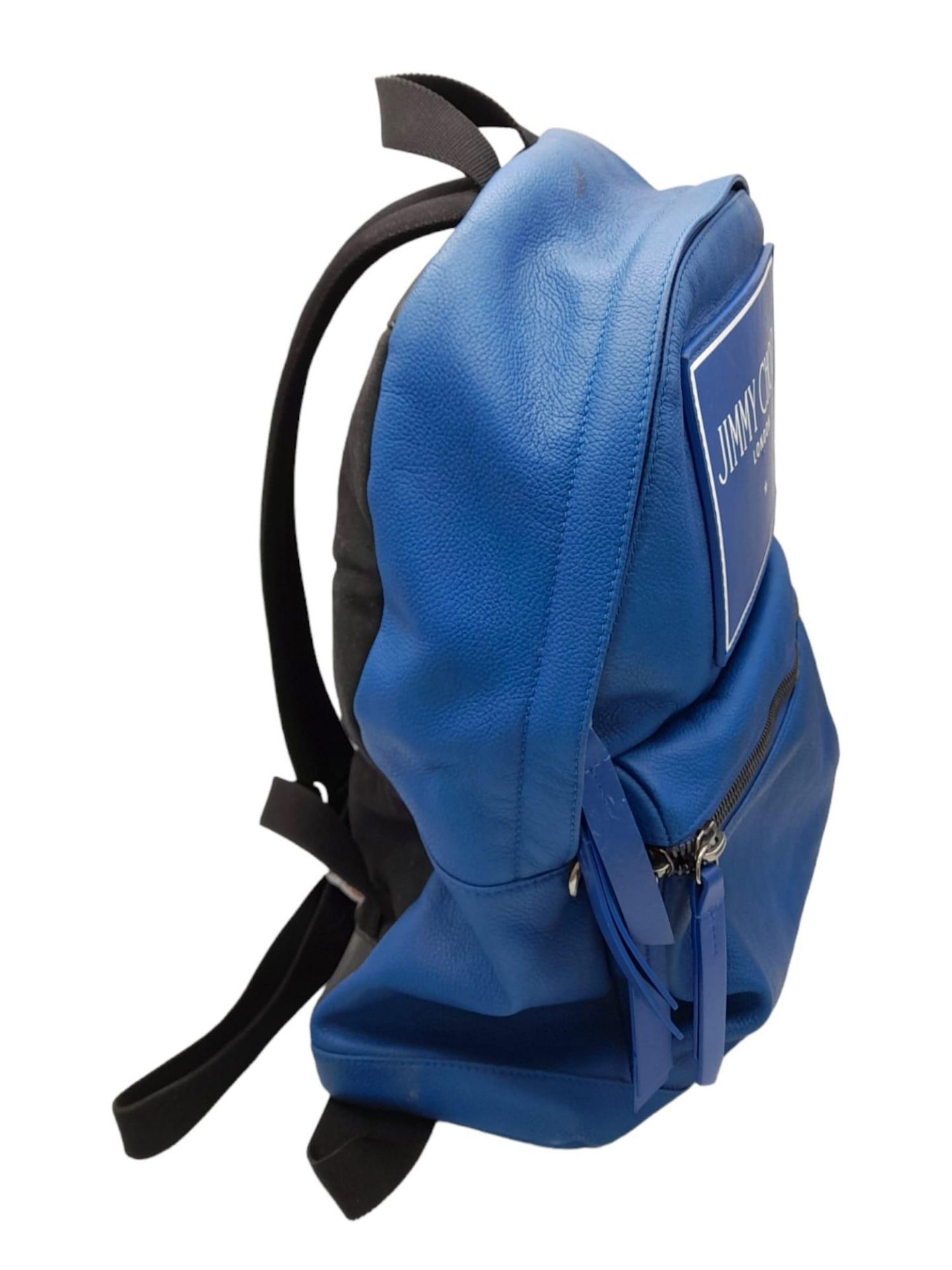 A Jimmy Choo Blue Leather Backpack. Exterior pocket. Tough textile shoulder straps. Spacious - Bild 6 aus 13