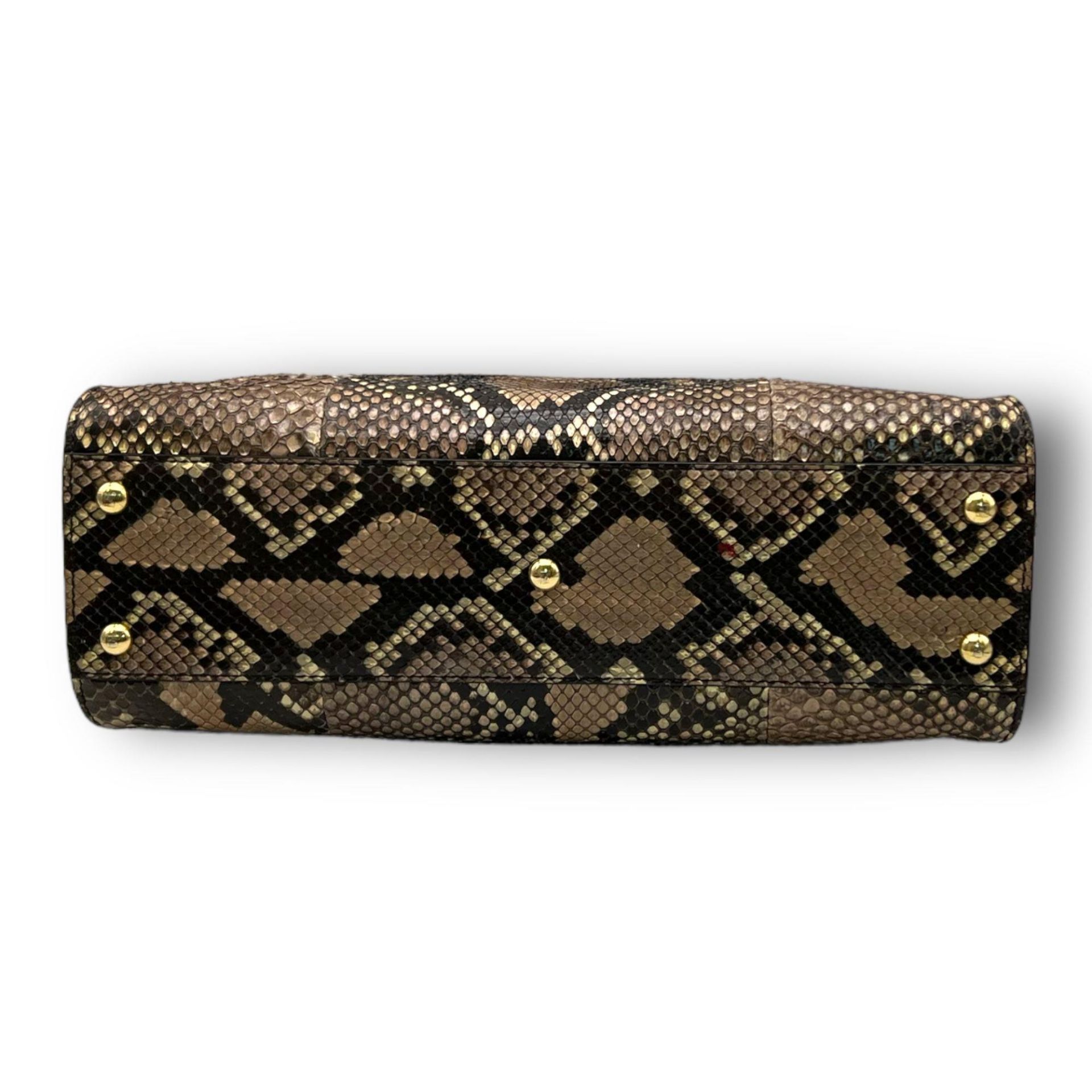A Fendi Python Leather Hand/Shoulder bag. Attachable shoulder strap. Gold-tone hardware. Textile and - Bild 6 aus 8