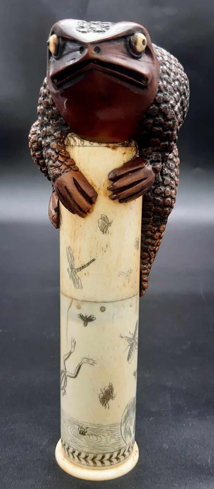 A Rare and Extraordinary Antique 19th Century Japanese Rootwood Warty Toad Scrimshaw Scroll - Image 2 of 7