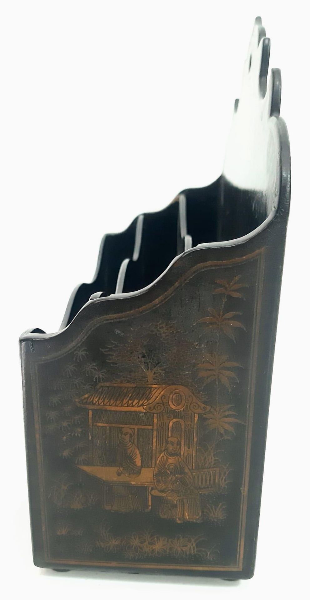 An Exceptional Quality Victorian Gilded Paper Mache Letter Rack - Decorated in a chinoiserie - Bild 2 aus 5