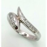 9k white gold diamond set crossover band ring, 2.6g, (dia:0.16ct) Size I.