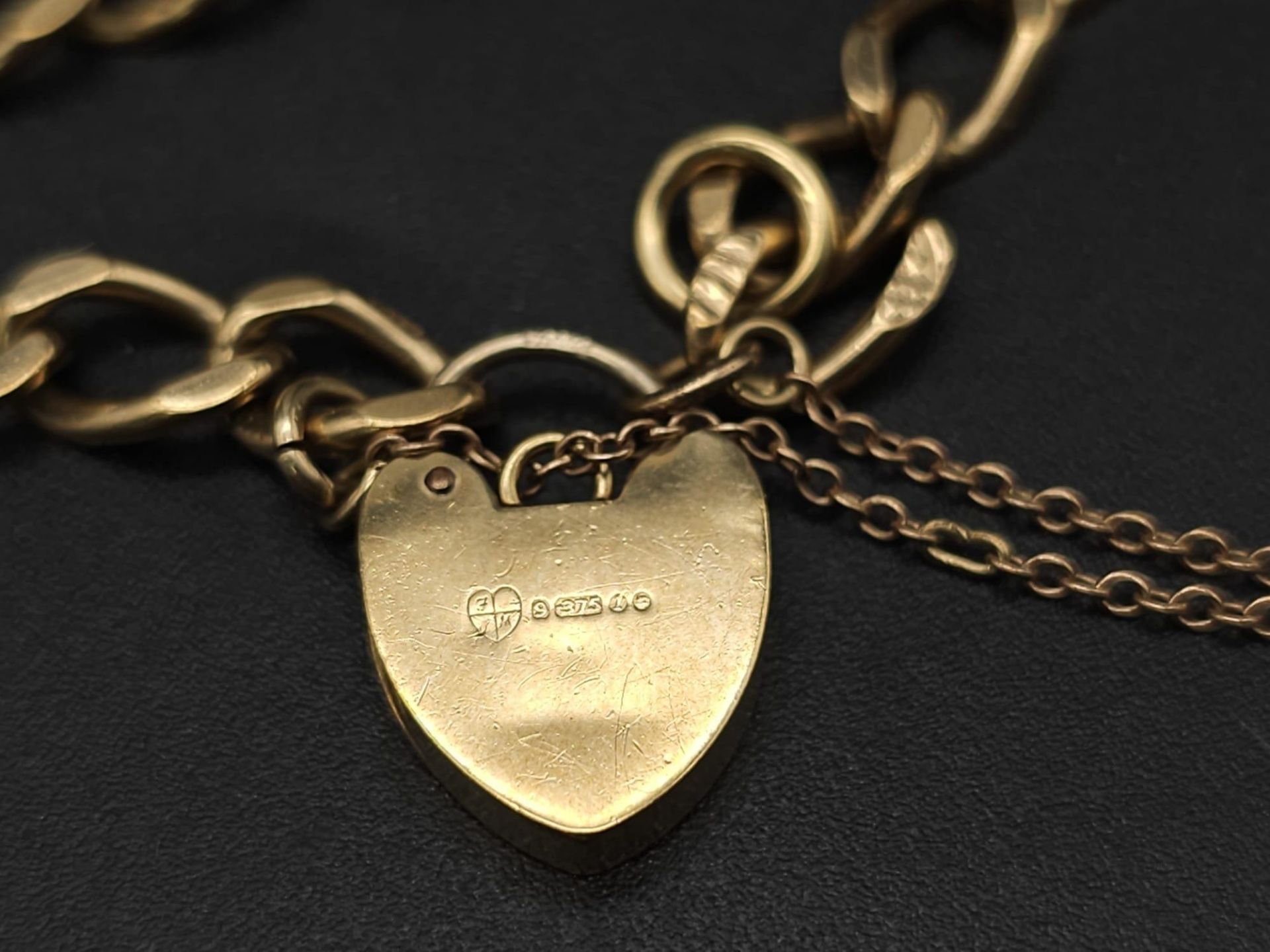 9K YELLOW GOLD CHARM BRACELET WITH PADLOCK CLASP AND SAFETY CHAIN, WEIGHT 11.5G - Image 3 of 10