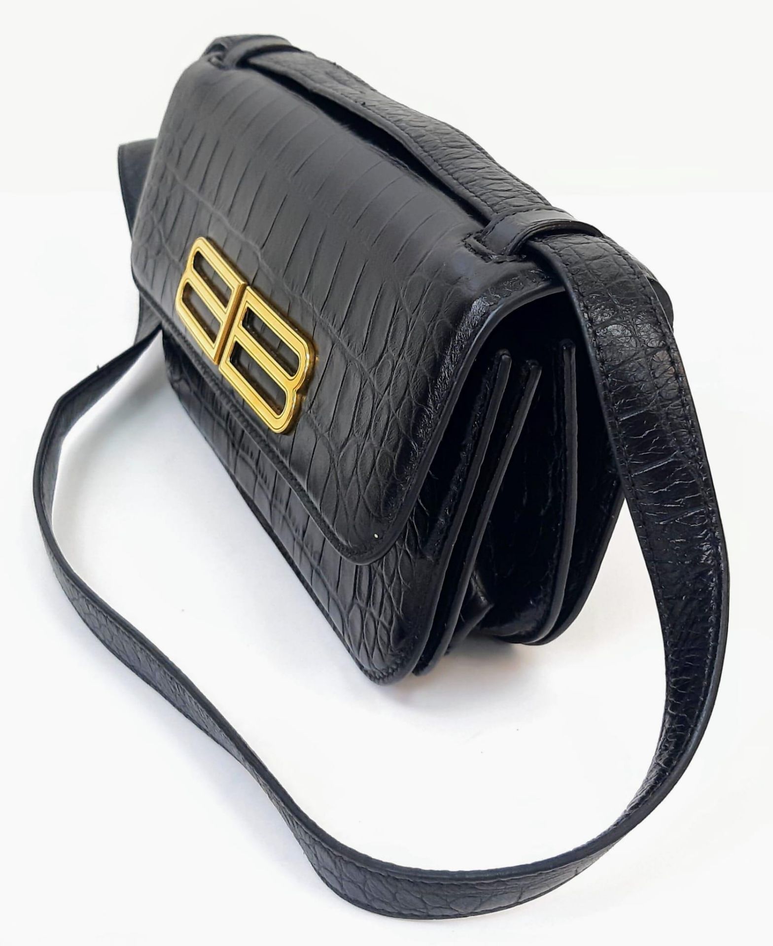 A Gossip Balenciaga BB Black Leather Handbag. Croc effect black leather. Gilded BB logo. Exterior - Bild 5 aus 9