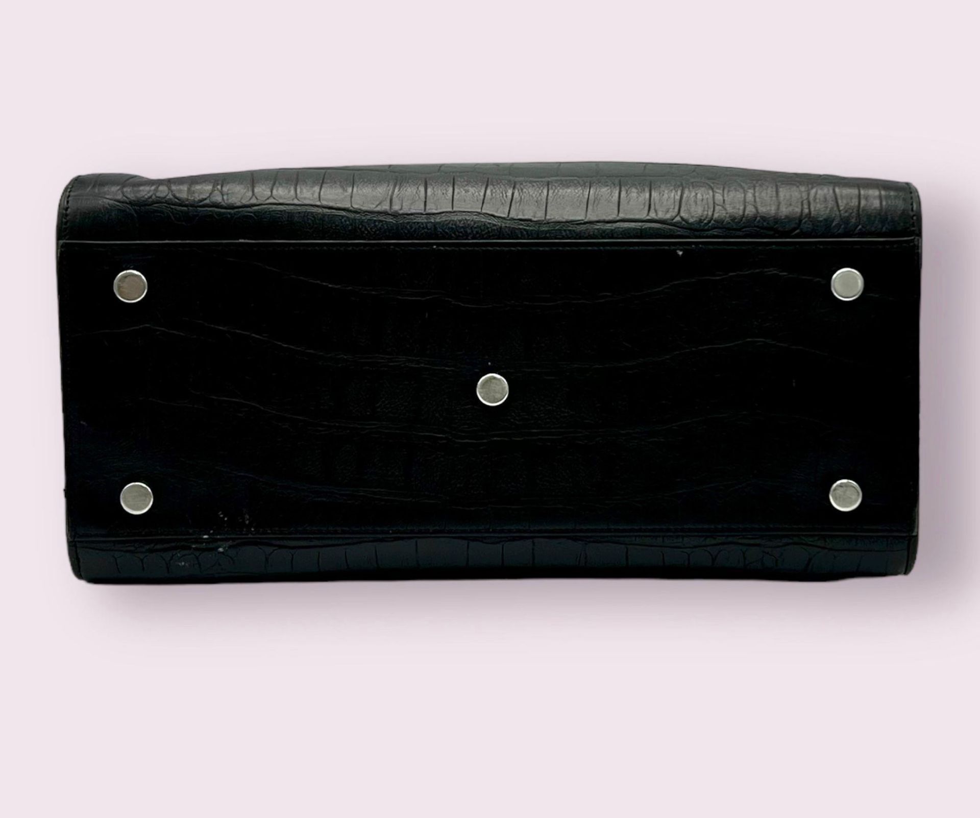 A Saint Laurent Sac de Jour Black Leather Tote Bag. Textured crocodile embossed black leather - Bild 2 aus 7