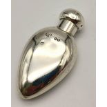 A sterling silver snuff or perfume bottle. Dimensions: 67 x 32 x 18 mm. weight: 21.6 g.