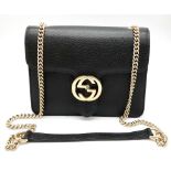 A Classic Gucci Interlocking Black Leather Hand/Shoulder bag. Gold tone hardware, Built in chain