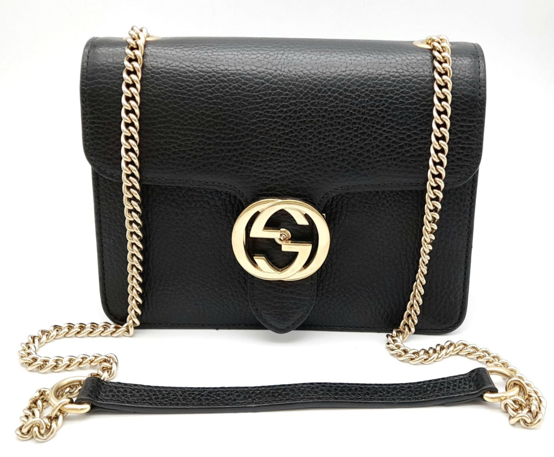 A Classic Gucci Interlocking Black Leather Hand/Shoulder bag. Gold tone hardware, Built in chain