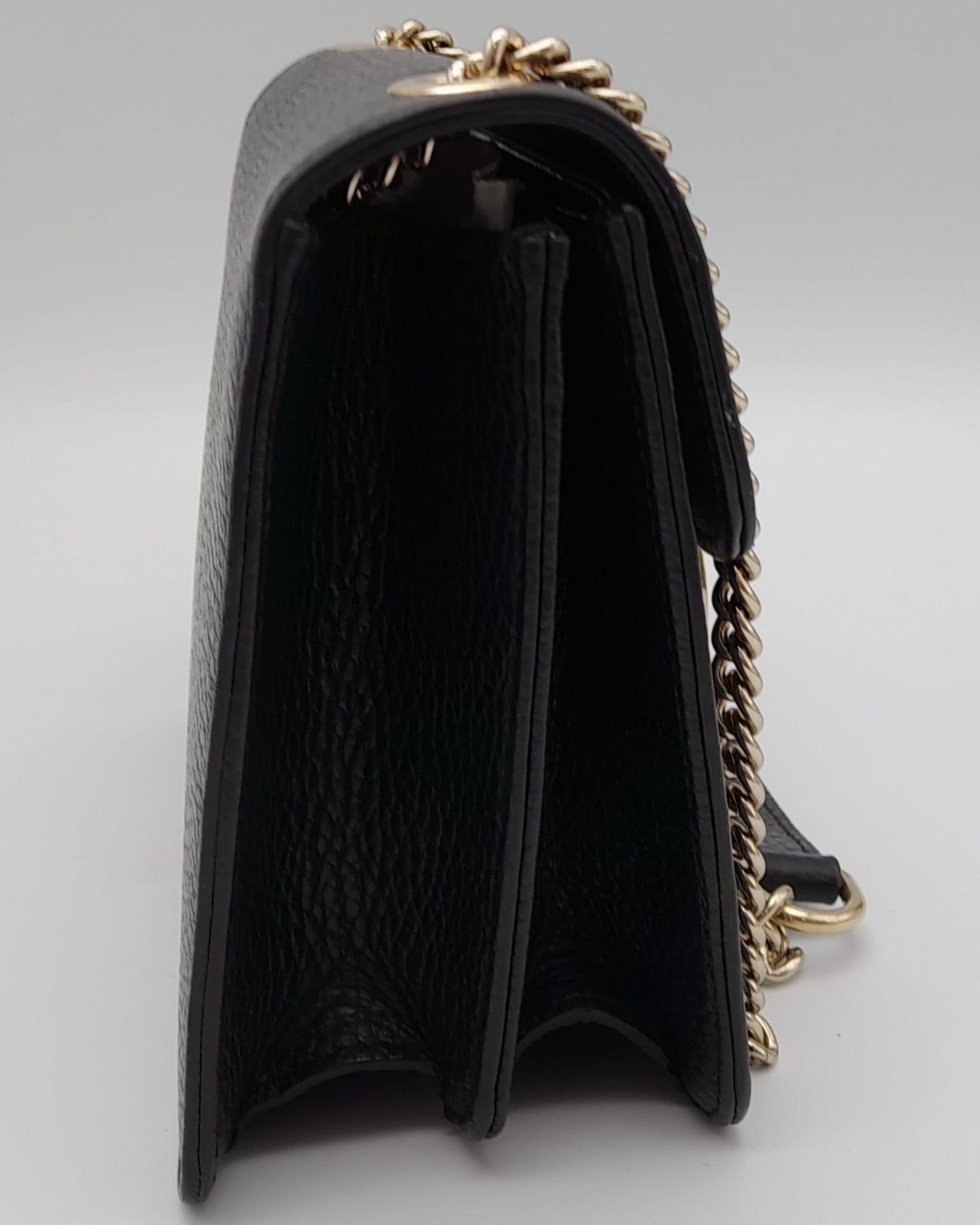 A Classic Gucci Interlocking Black Leather Hand/Shoulder bag. Gold tone hardware, Built in chain - Bild 4 aus 8