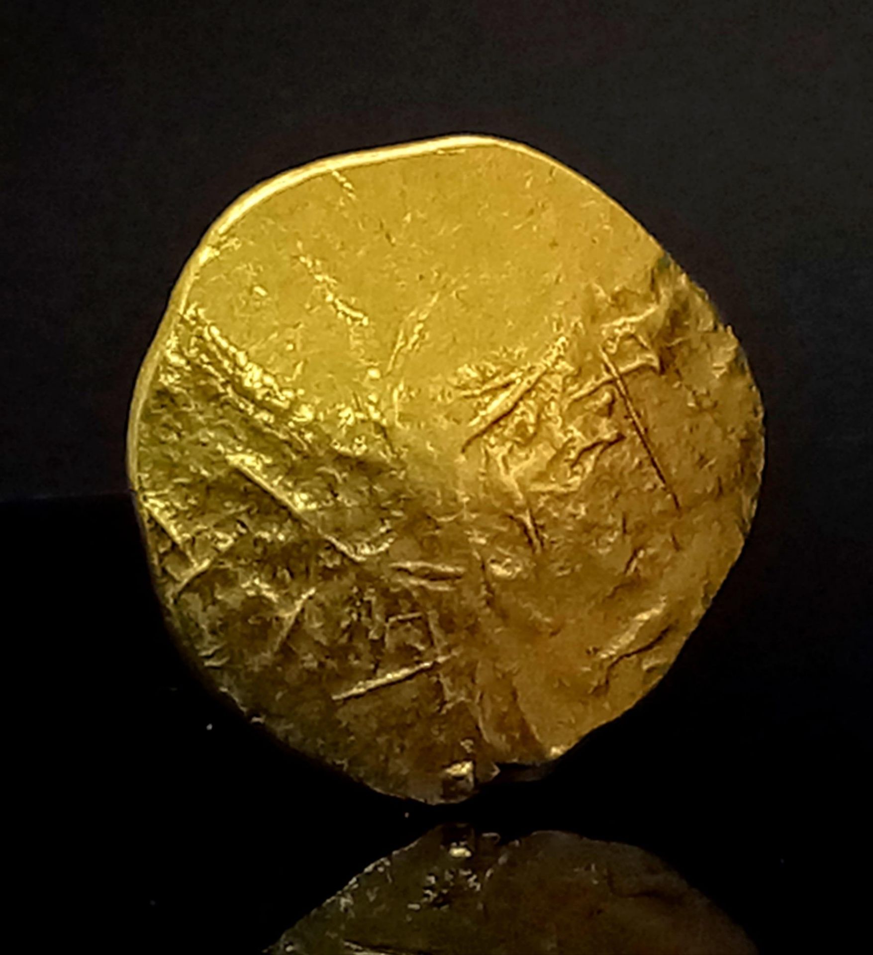 A Gold Indian Pagoda Coin Circa 17th century. The pagoda was a unit of currency, a coin made of gold - Image 2 of 3