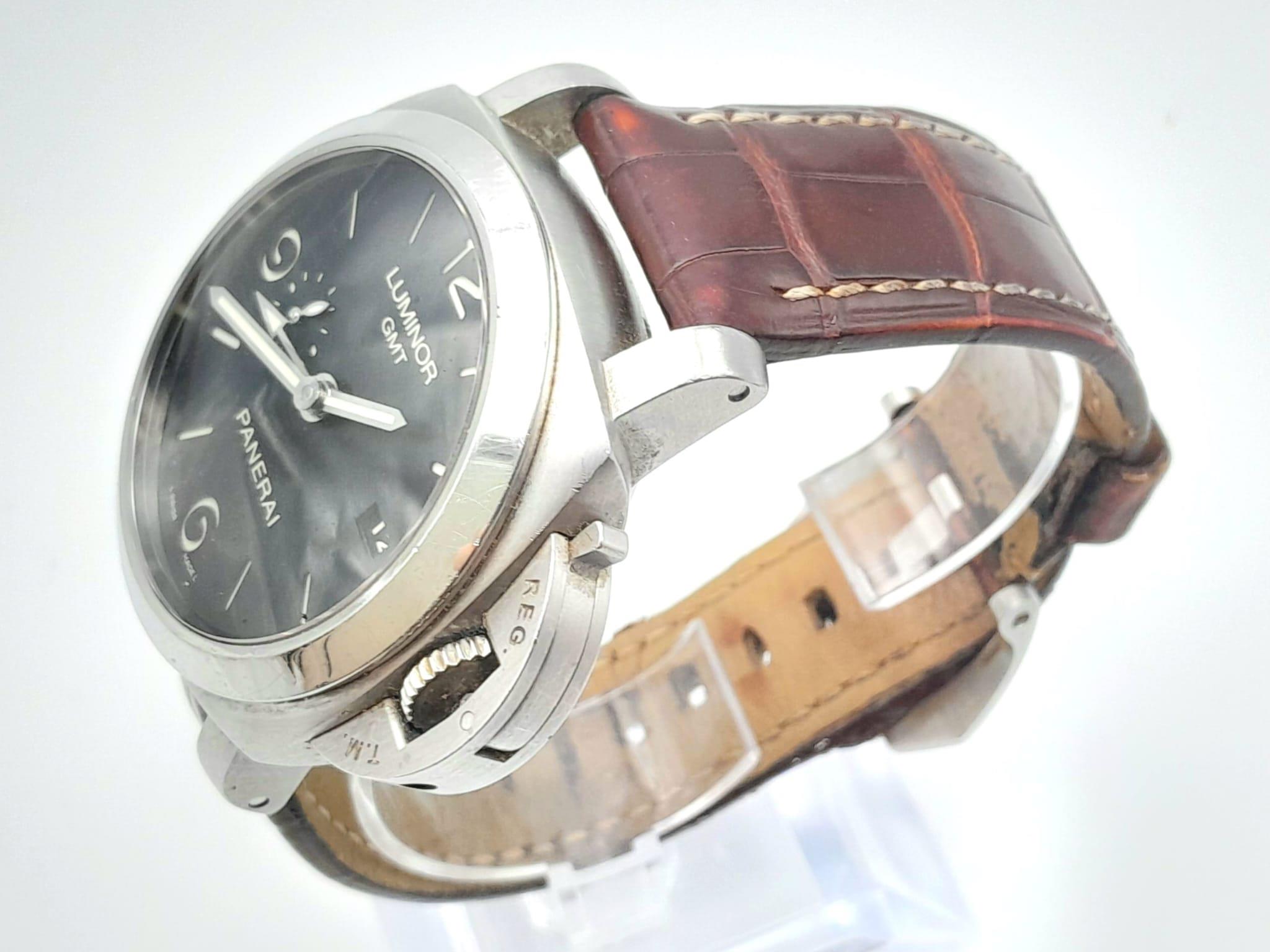 A "PANERAI LUMINOR GMT" WITH SKELETON BACK IN STAINLESS STEEL, A VERY SOUGHT AFTER PRESTIGE WATCH! - Image 3 of 11