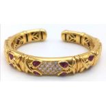 AN 18K GOLD STUNNING INNER PIERCED BANGLE WITH BEAUTIFUL OUTER WORK AND DECORATED WITH DIAMONDS