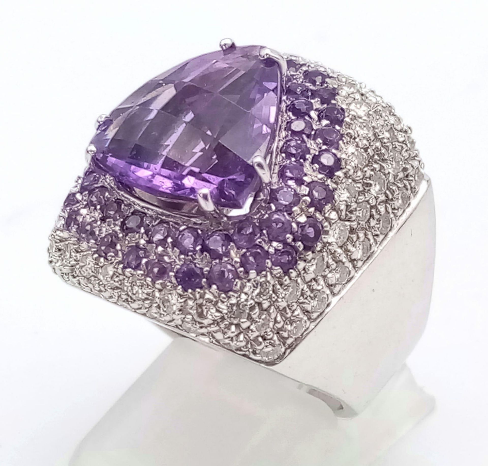 A FABULOUS 18K WHITE GOLD DIAMOND AND AMETHYST RING WITH MATCHING EARRINGS . 35.5gms - Image 5 of 12