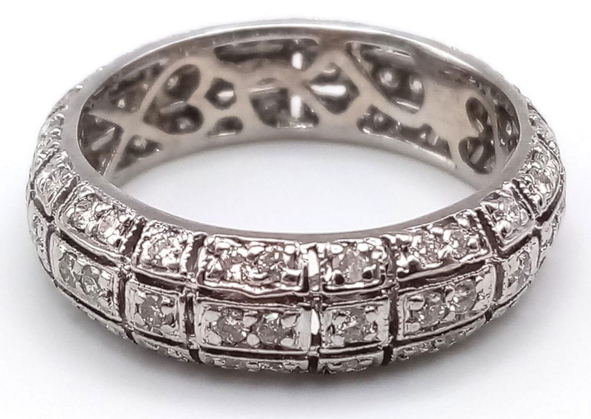 18K WHITE GOLD DIAMOND BAND RING. APPROX 1.30CT DIAMOND. TOTAL WEIGHT 4G. SIZE N - Image 4 of 4