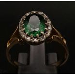 18K YELLOW GOLD VINTAGE DIAMOND & GREEN TOPAZ CLUSTER RING. TOTAL WEIGHT 5.4G. SIZE S