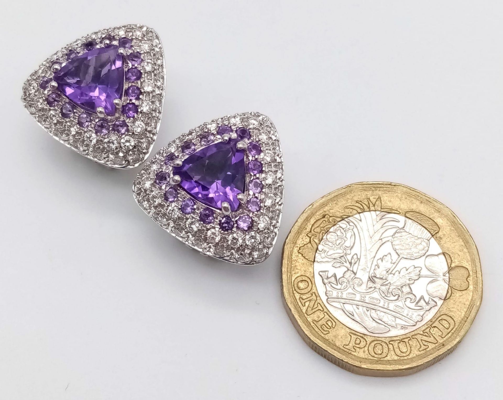 A FABULOUS 18K WHITE GOLD DIAMOND AND AMETHYST RING WITH MATCHING EARRINGS . 35.5gms - Image 11 of 12