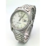 A Rolex Oyster Perpetual Datejust Gents Watch. Stainless steel strap and case - 36mm. Silver-tone