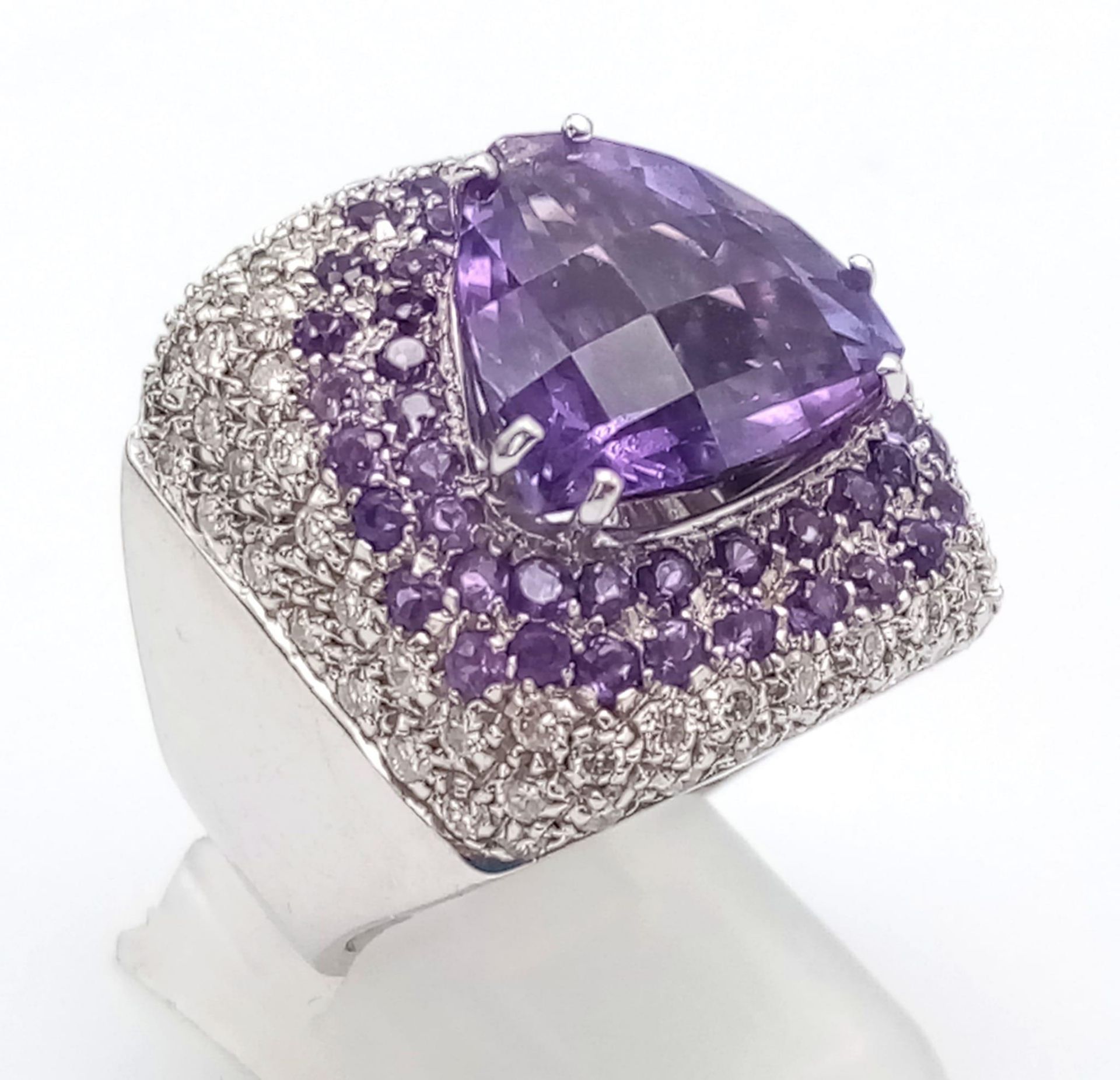 A FABULOUS 18K WHITE GOLD DIAMOND AND AMETHYST RING WITH MATCHING EARRINGS . 35.5gms - Image 4 of 12