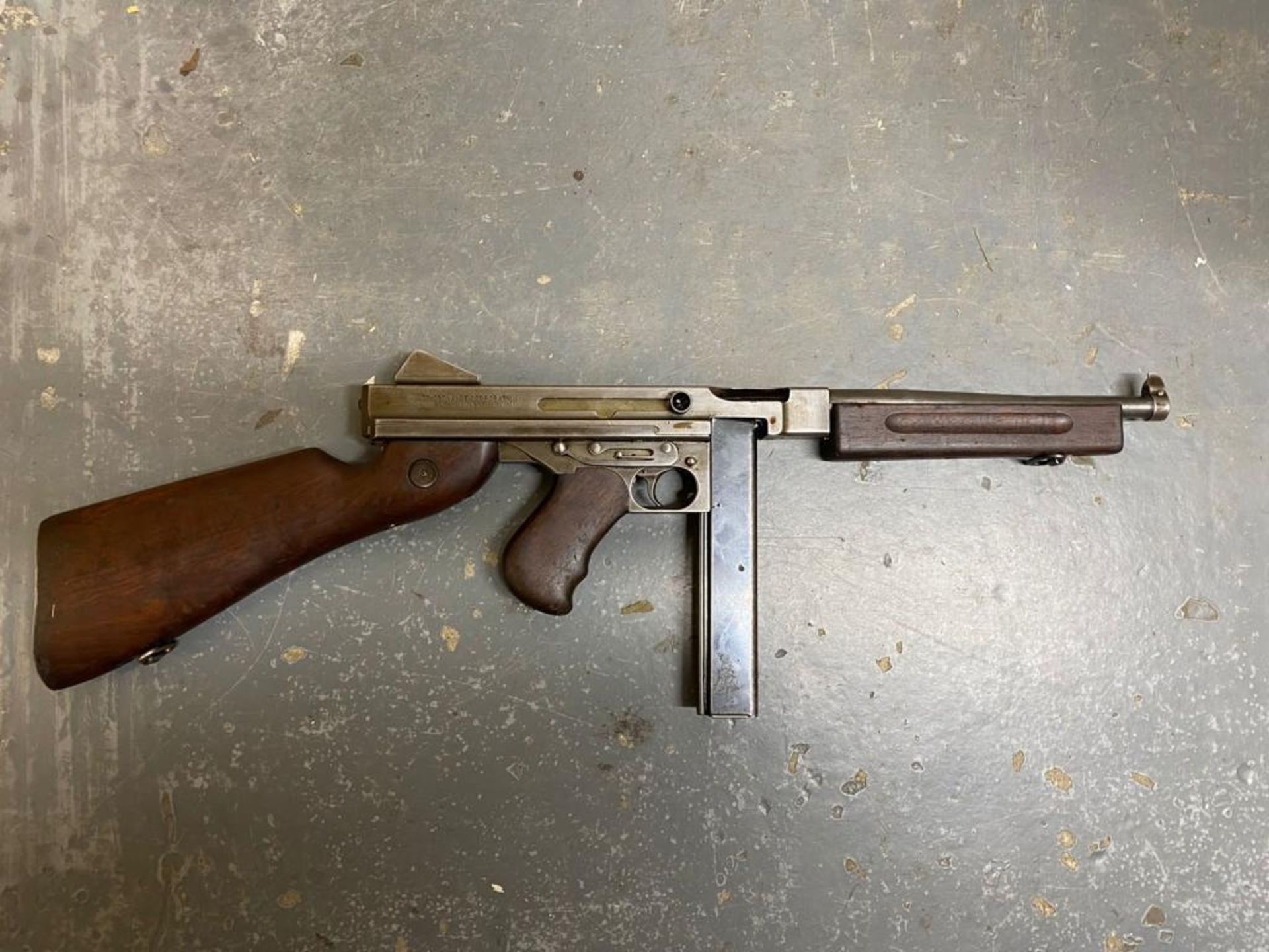 A Deactivated WW2 USA Thompson Sub Machine Gun - M1A1 Model. This 'Tommy gun' has a rear moving bolt - Image 6 of 11