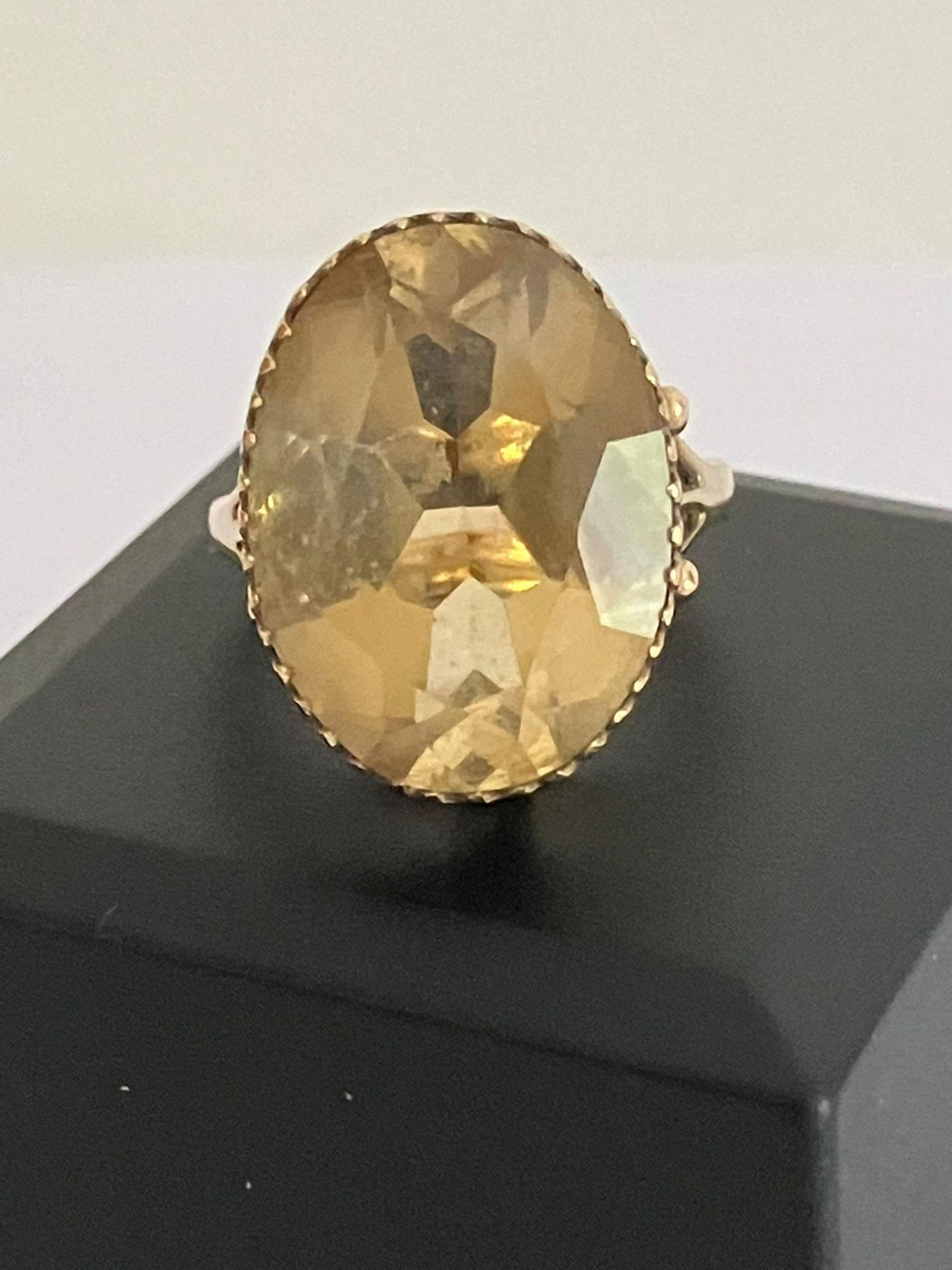 Fabulous 8 carat oval cut CITRINE set in a 9 carat yellow GOLD RING. The ring having a beautiful - Image 3 of 4