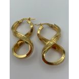 Beautiful pair of Italian designer 9 carat YELLOW GOLD EARRINGS in Statement figure of eight twist