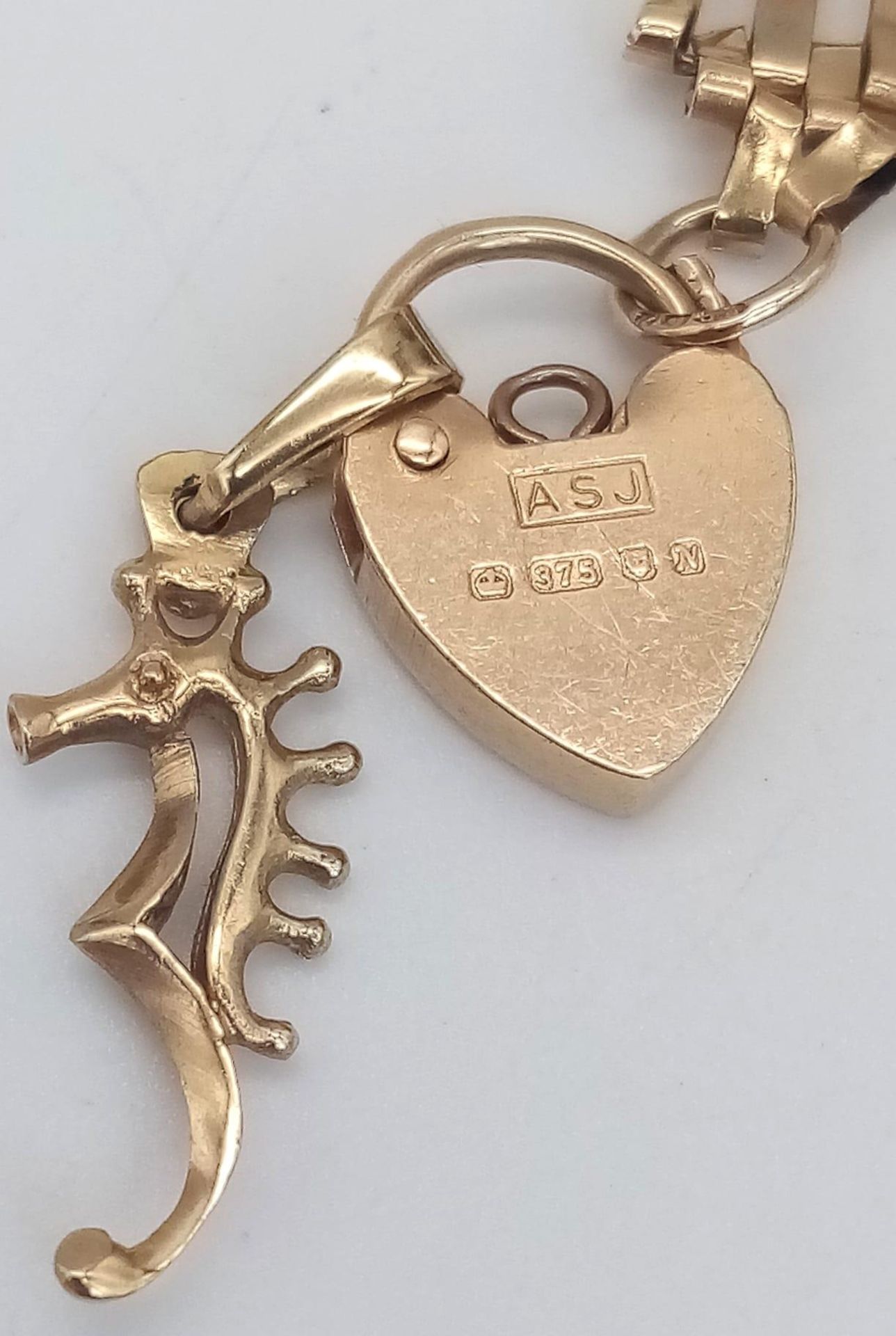 A Vintage 9K Yellow Gold Gate Bracelet with Heart Clasp and Seahorse Charm. 18cm. 5.2g - Image 3 of 3