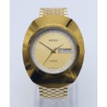 A Gold Plated Rado Diastar Unisex Watch. Gold plated bracelet and case - 36mm. Gold tone dial with
