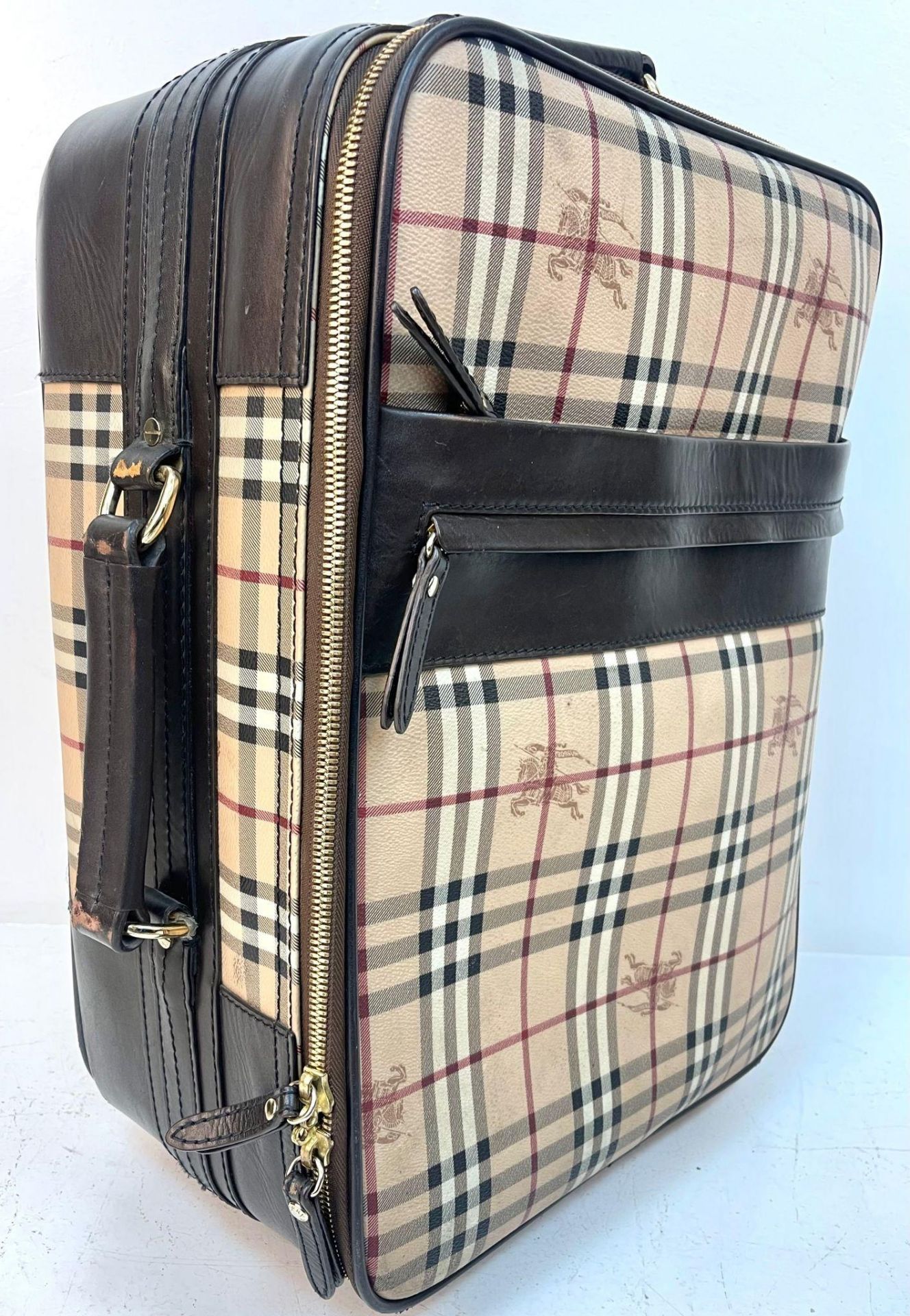 A BURBERRY "CARRY ON" SUITCASE WITH CLASSIC BURBERRY LIVERY. 36 X 52cms - Image 3 of 5