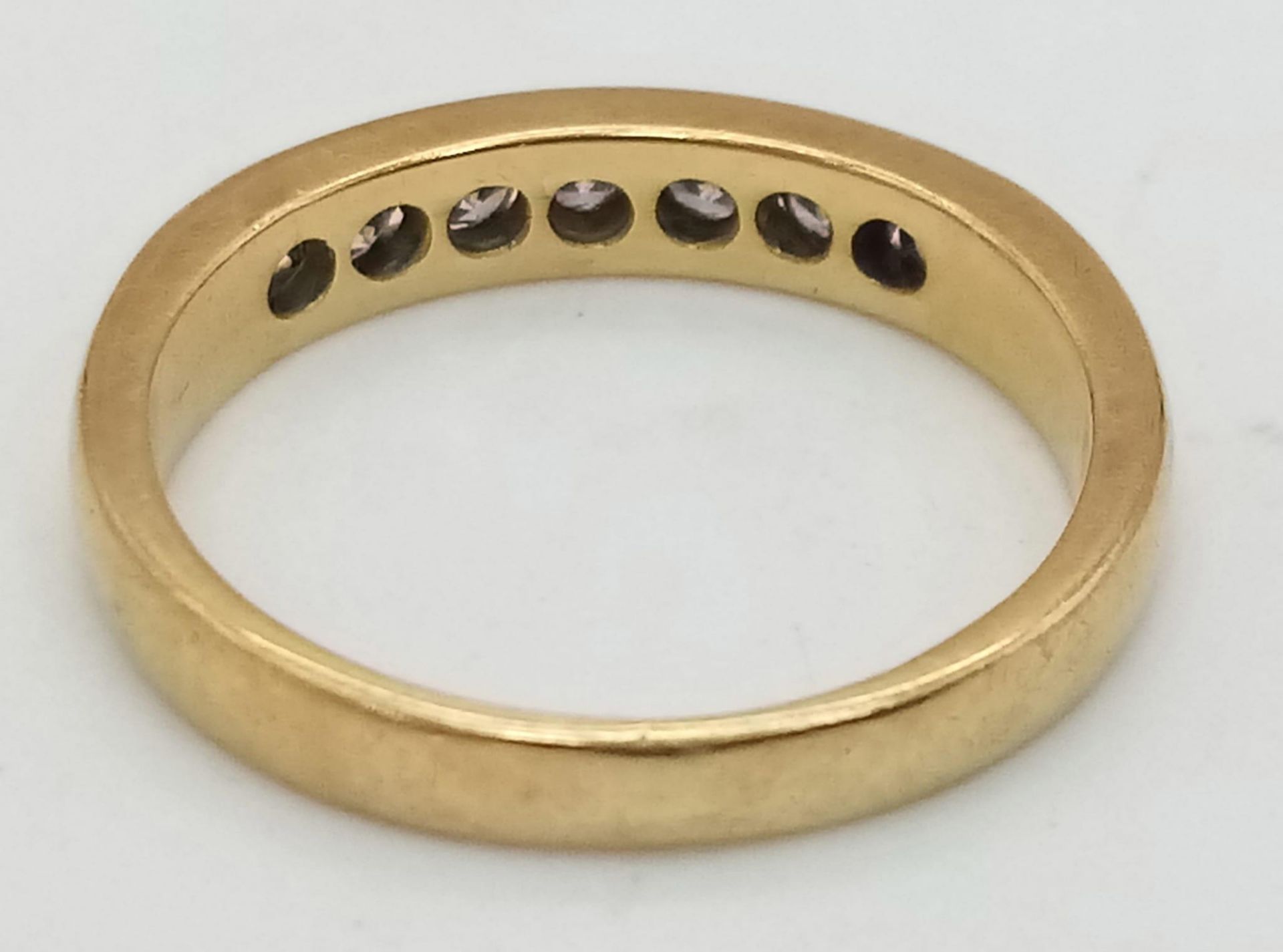 A Vintage 18K Yellow Gold Diamond Half Eternity Ring. Seven round cut diamonds. Size J. 2.8g total - Image 2 of 4