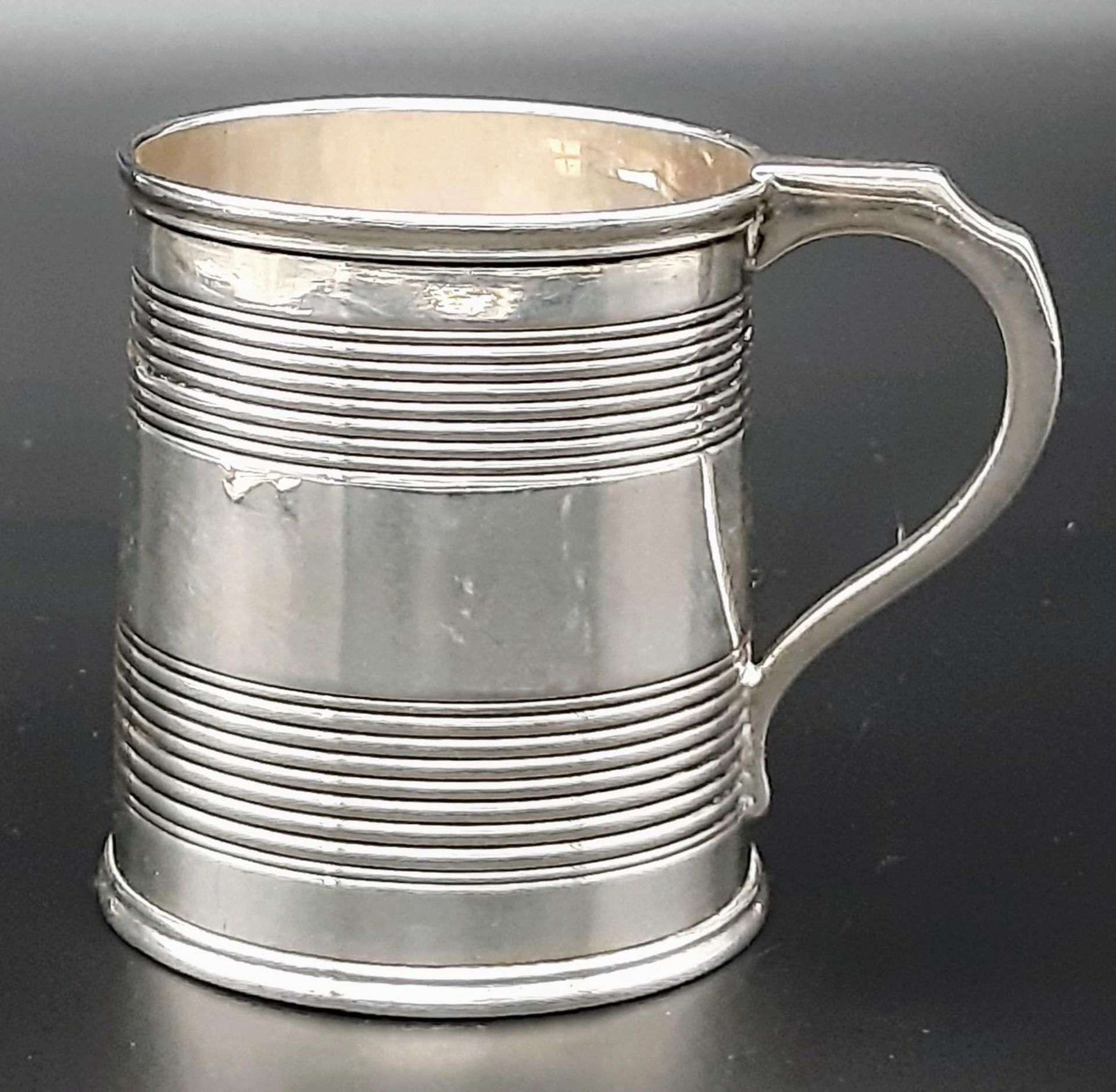 A Small Antique 925 Silver Tankard Dedicated to Jane with Six 925 Silver Teaspoons. Tankard - London - Image 3 of 10