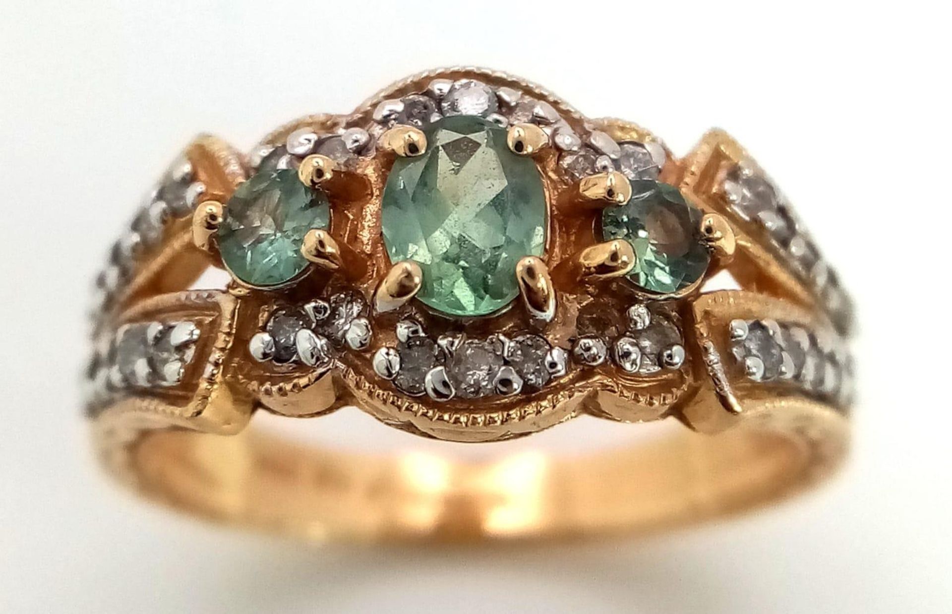 14K YELLOW GOLD DIAMOND & GREEN TOPAZ FANCY RING. TOTAL WEIGHT 4.3G. SIZE O