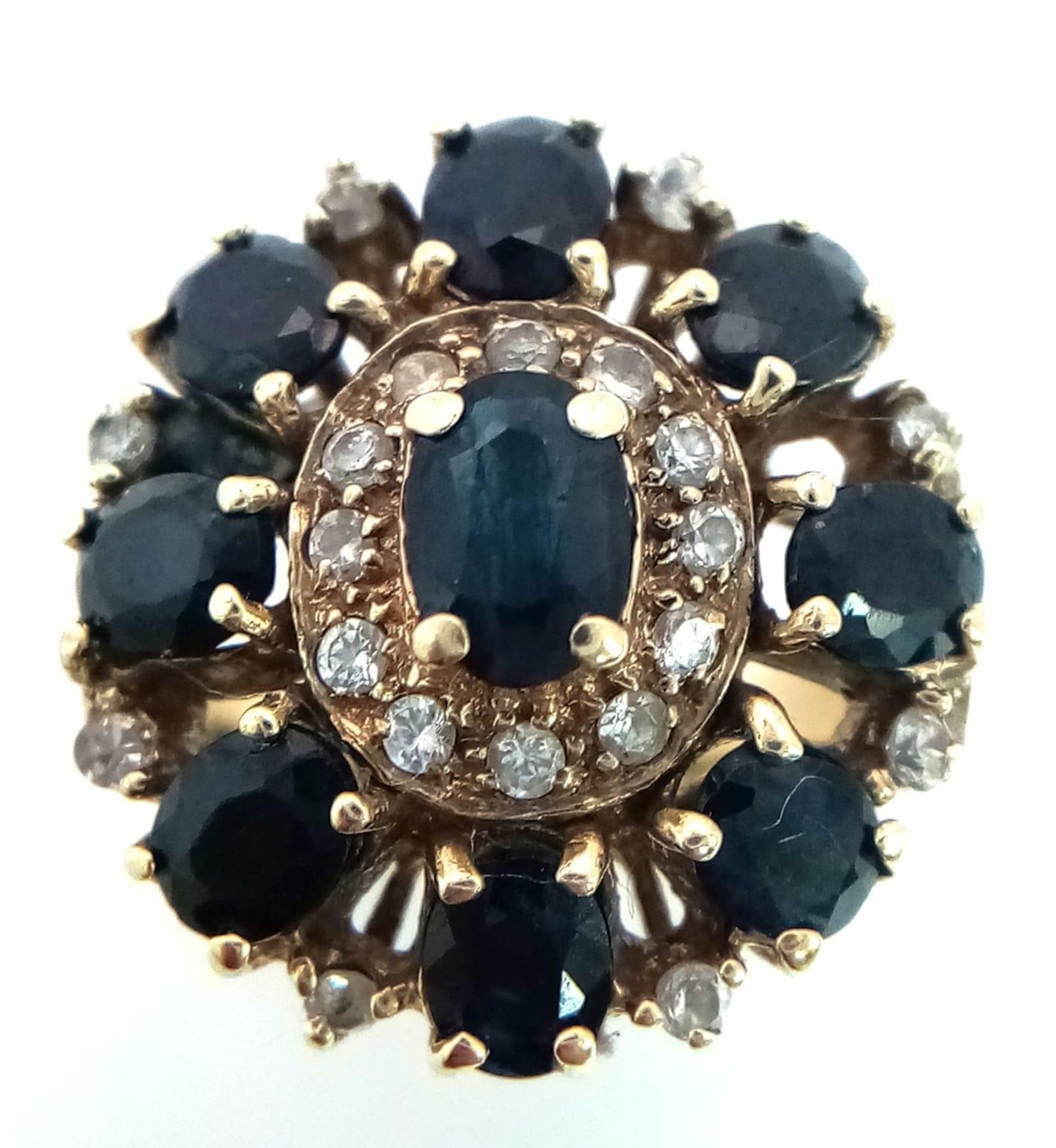 A 9K YELLOW GOLD DIAMOND & SAPPHIRE CLUSTER RING,. TOTAL WEIGHT 6.4G. SIZE L - Image 2 of 4