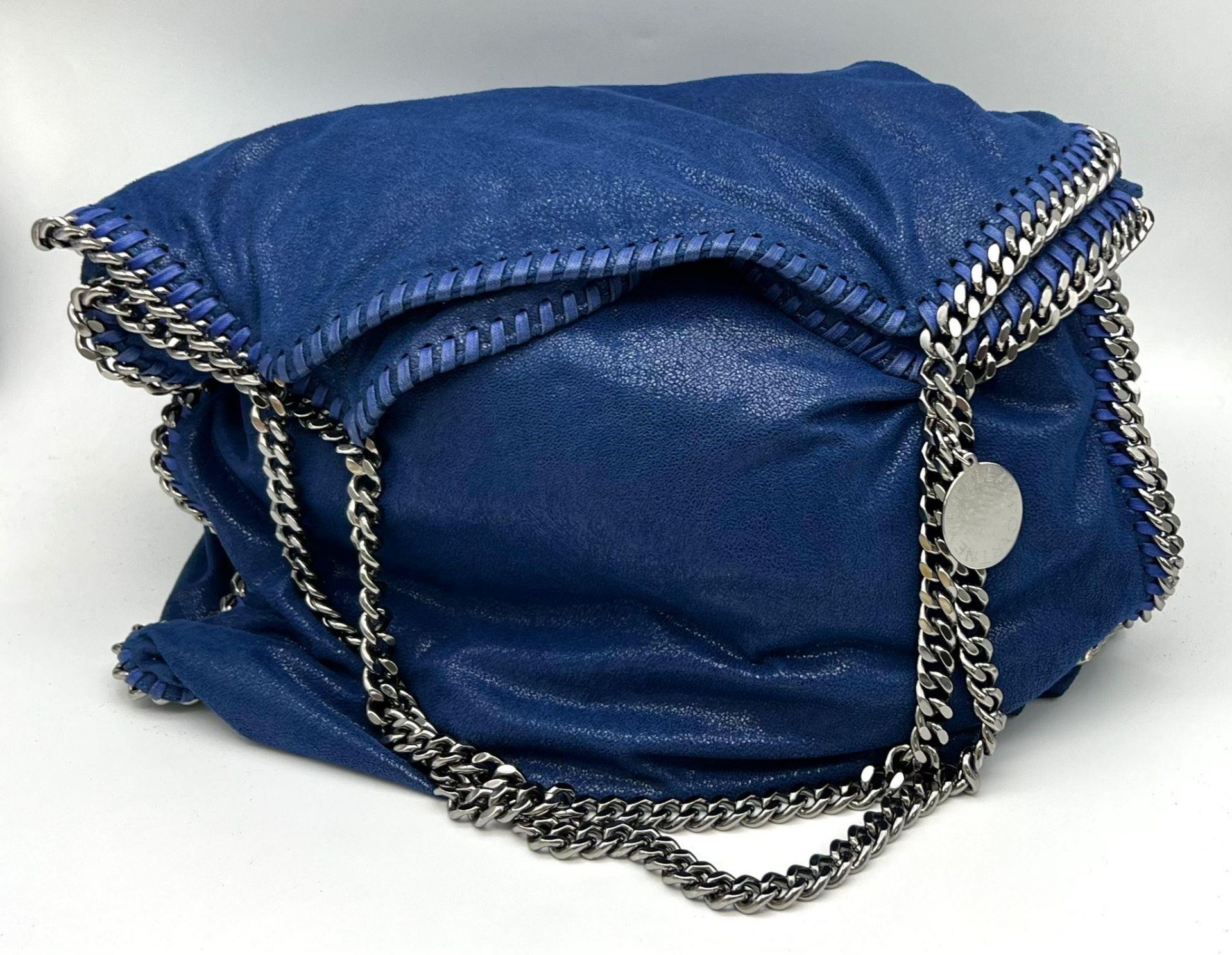 A Stella McCartney Falabella Electric Blue Tote Bag. Silver-tone chain shoulder straps. Magnetic - Image 2 of 8