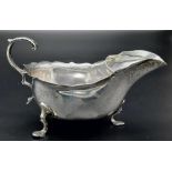 An Antique 925 Silver Gravy Boat. Hallmarks for Sheffield 1907. 15cm x 9cm. 111g