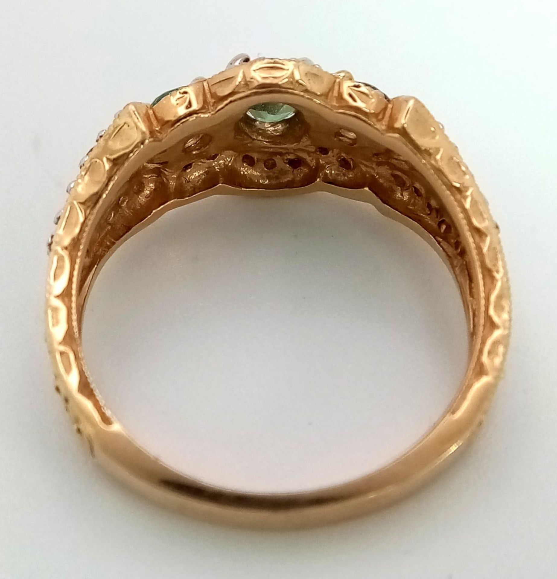 14K YELLOW GOLD DIAMOND & GREEN TOPAZ FANCY RING. TOTAL WEIGHT 4.3G. SIZE O - Image 3 of 4