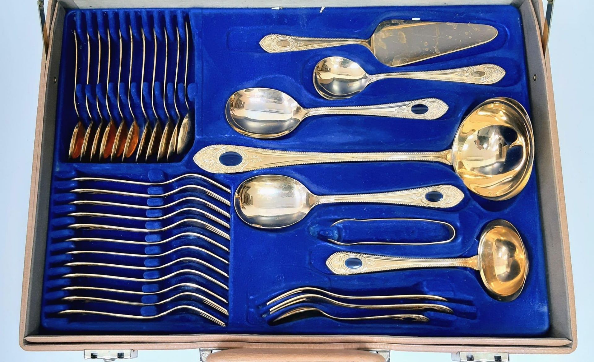 A Royal Collection of Cased Cutlery Set By Solingen. 18k Gold Plated 69 Piece Set. Comes In a Custom - Image 4 of 21