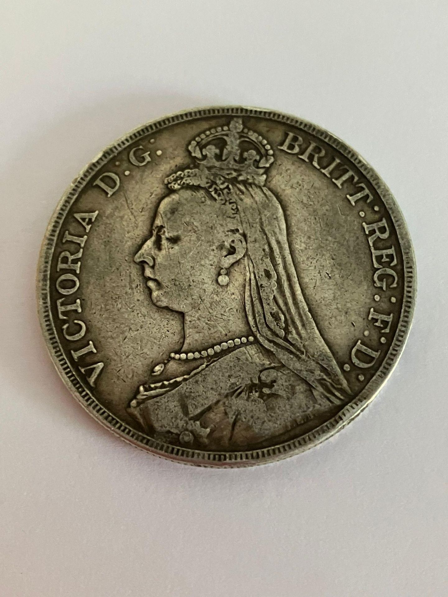 Victorian SILVER CROWN 1889 in Extra fine condition. Having clear and raised detail to both sides. - Image 2 of 2
