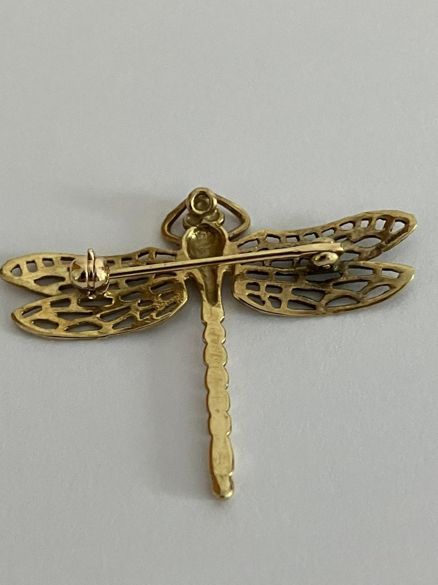 9 carat YELLOW GOLD FIREFLY BROOCH Having beautiful filigree wings complete with full UK hallmark. - Image 2 of 5