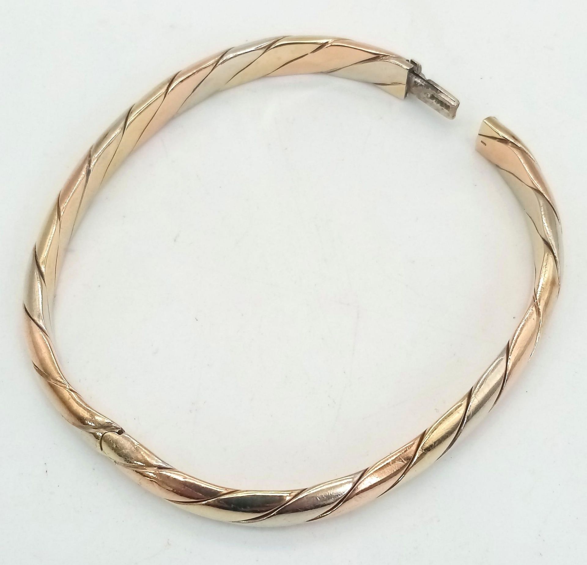 A Vintage 9K Tri-Colour Gold Bangle. Yellow, rose and white gold diagonal strip decoration. Clip - Image 2 of 4