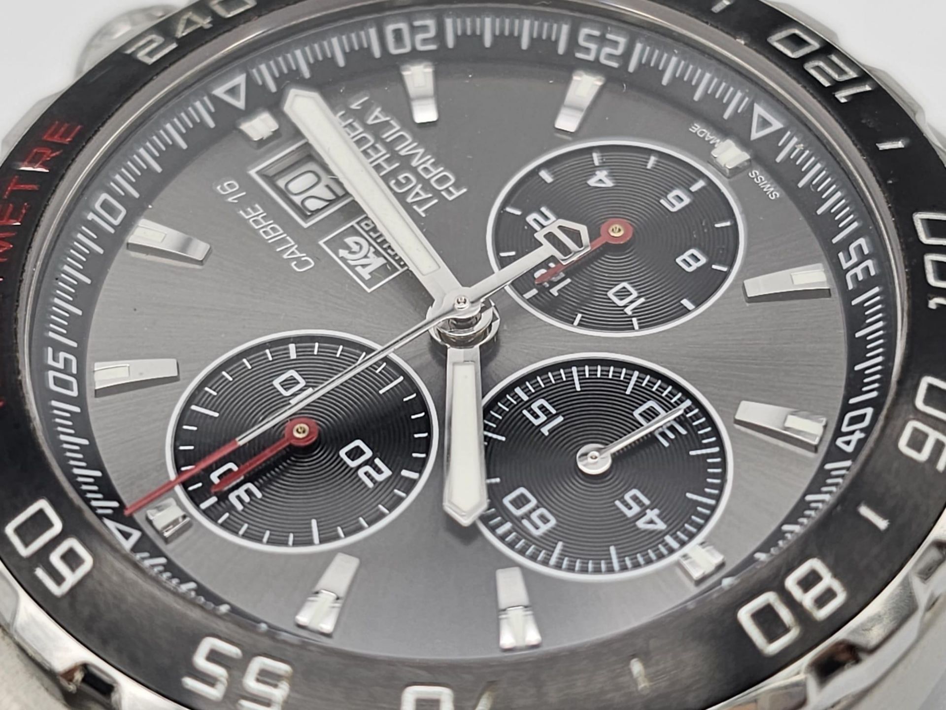 A Tag Heuer Formula 1 Chronograph Gents Watch. Steel and ceramic strap and case - 43mm. Silver - Image 5 of 9