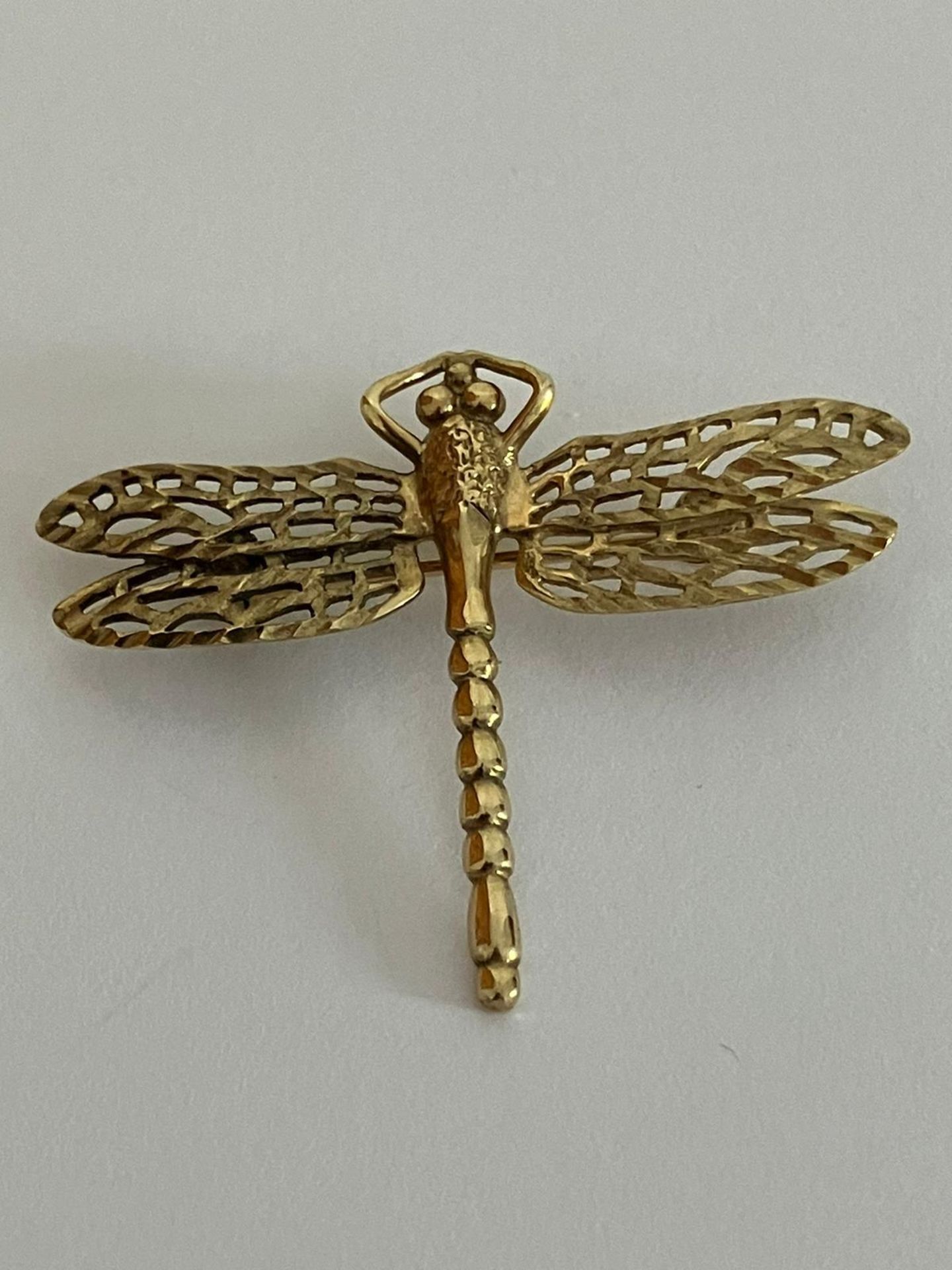 9 carat YELLOW GOLD FIREFLY BROOCH Having beautiful filigree wings complete with full UK hallmark.