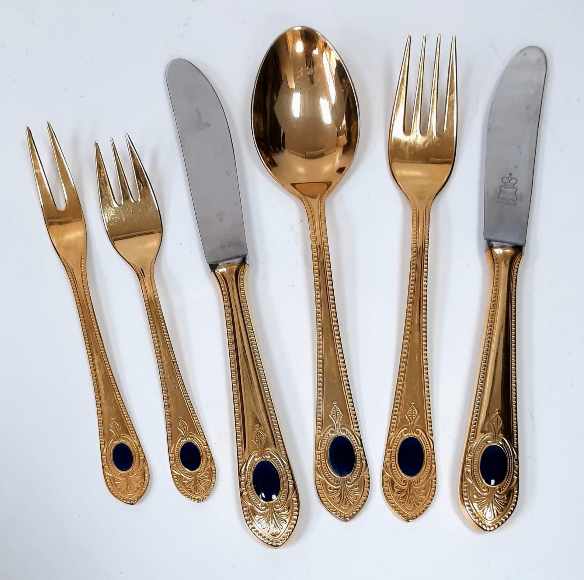 A Royal Collection of Cased Cutlery Set By Solingen. 18k Gold Plated 69 Piece Set. Comes In a Custom - Image 6 of 21