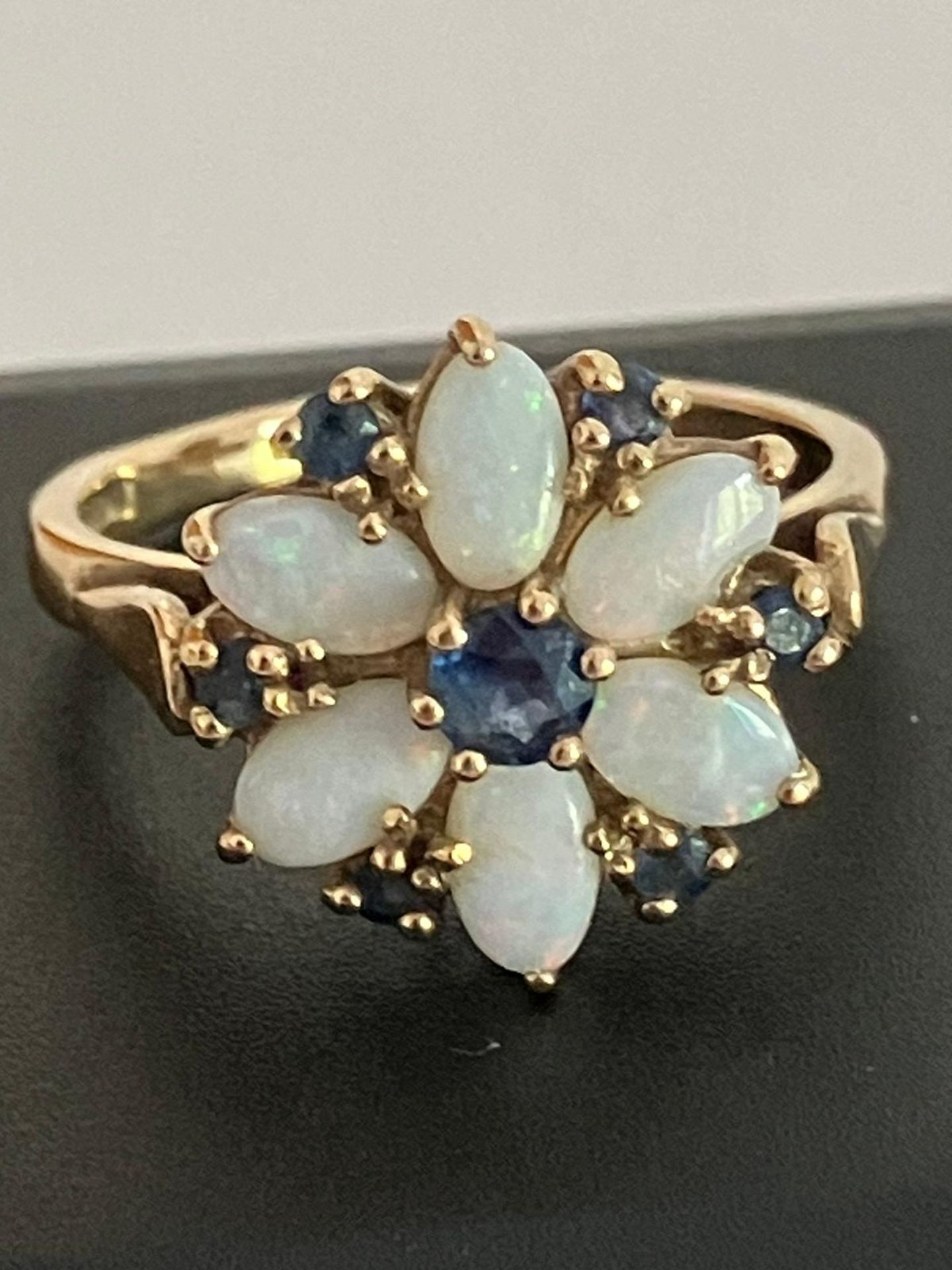 9 carat YELLOW GOLD RING Having OPALS and SAPPHIRES set to top in attractive GOLD MOUNT. Full UK