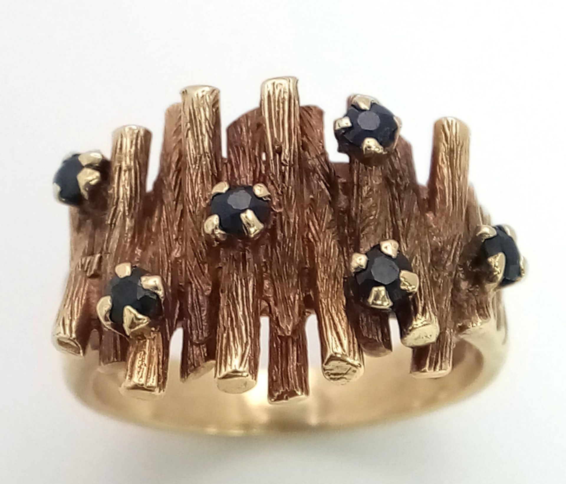 A 9K Yellow Gold and Sapphire Tree Branch Ring. Be at one with nature with this unique foliage - Image 2 of 4