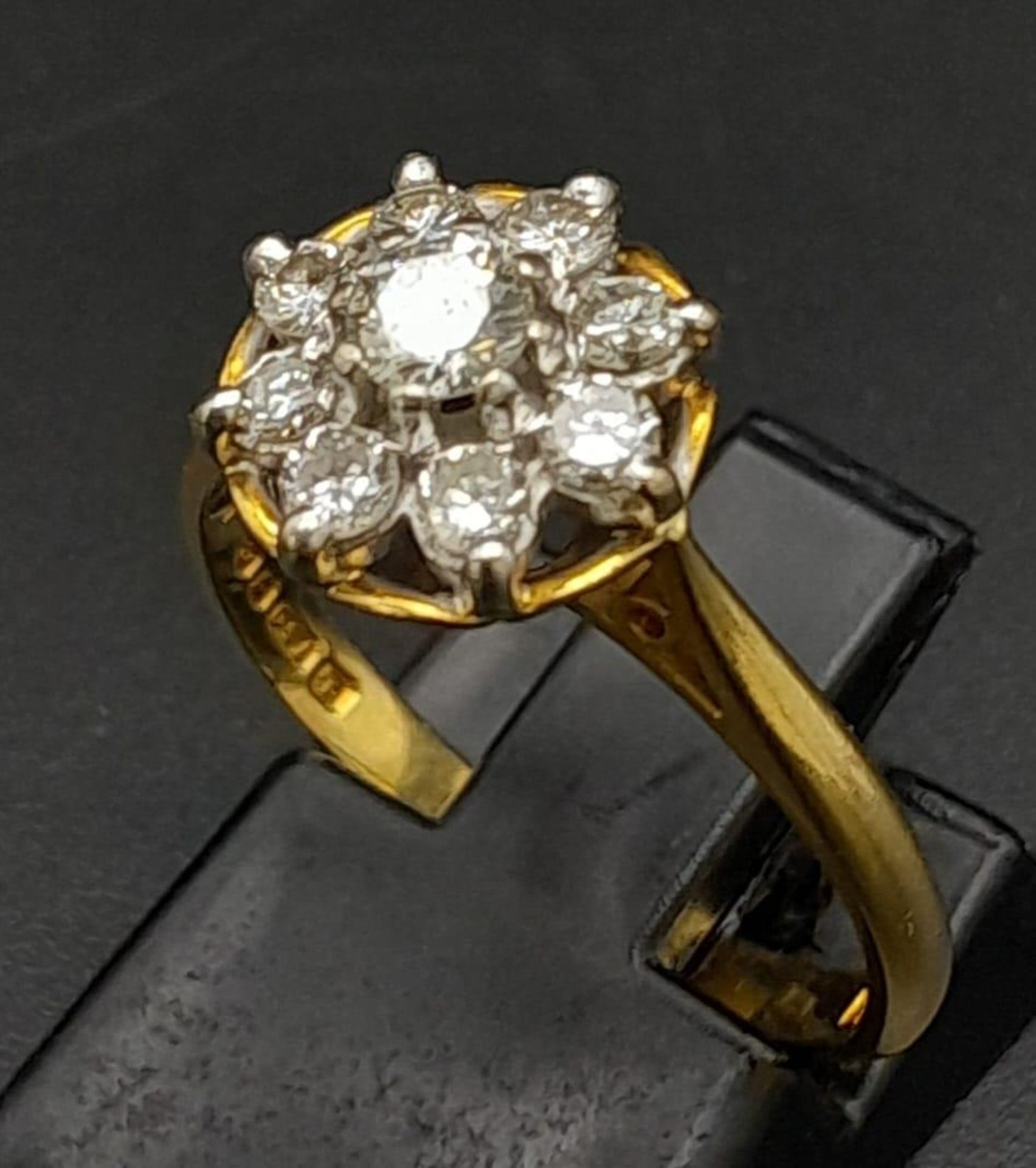 A 18K YELLOW GOLD DIAMOND CLUSTER RING 0.40CT. TOTAL WEIGHT 3.35G. SIZE N. - Image 2 of 5