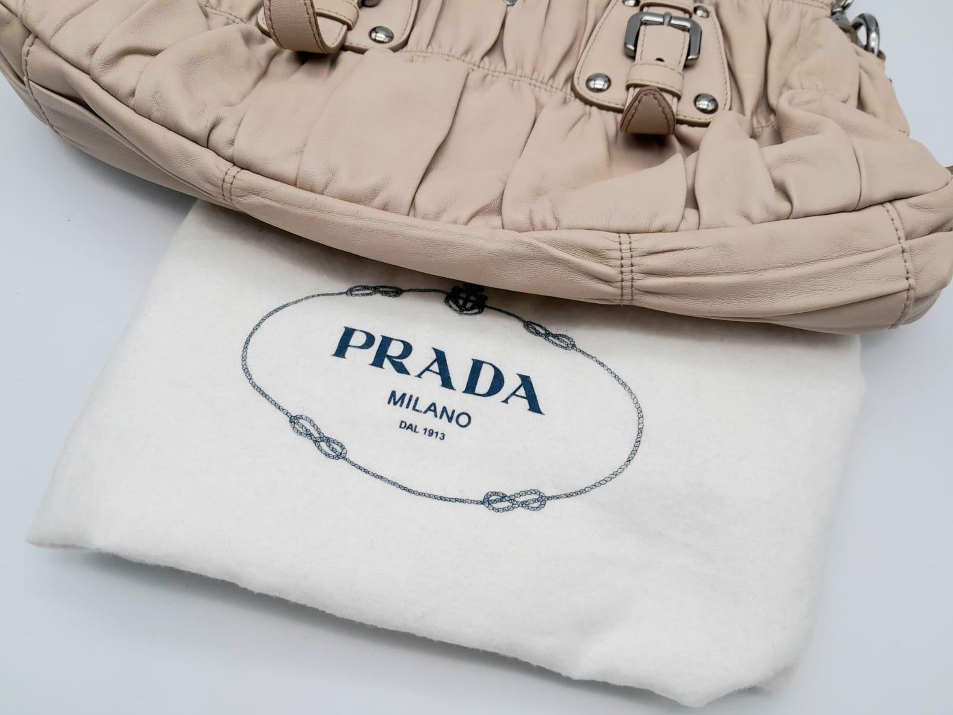 A PRADA BEIGE NAPPA LEATHER GAUFRE POMICE TOTE BAG. SILVER TONE HARD WEAR INCLUDING BUCKLE DETAIL. - Image 11 of 27