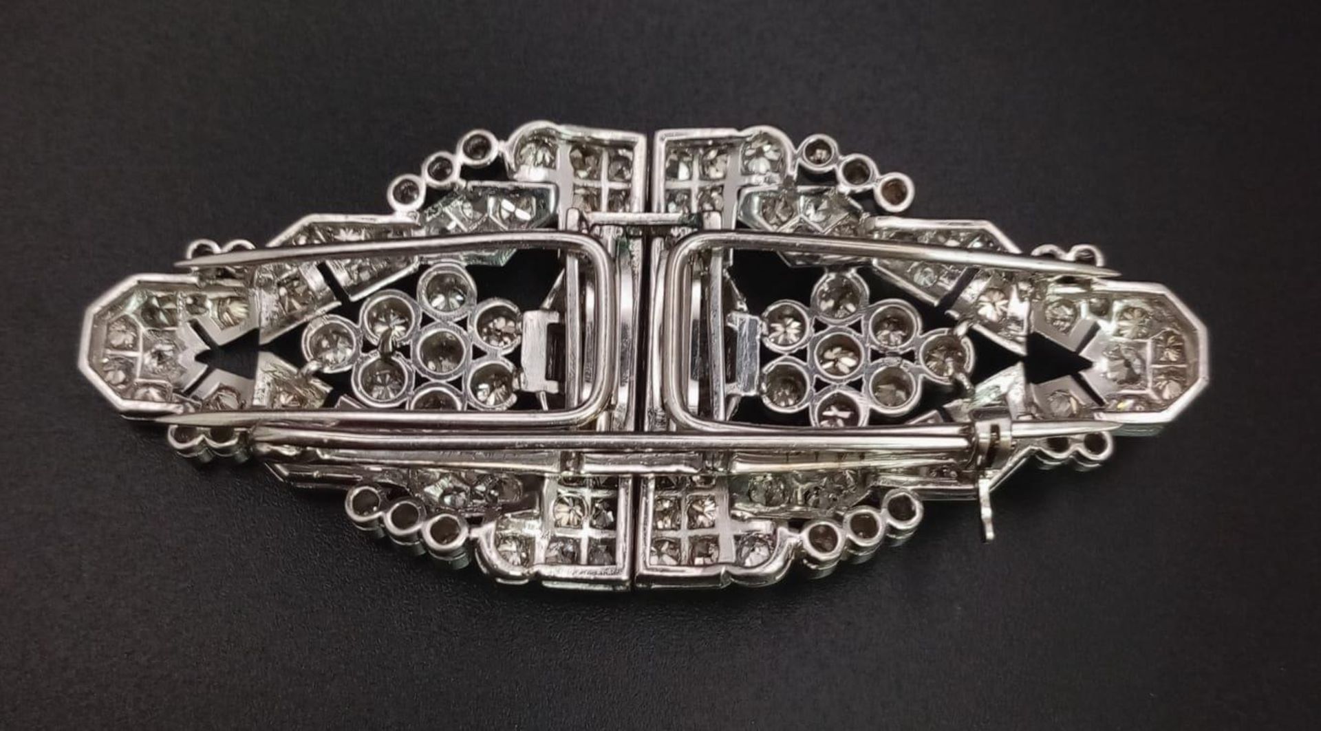 An Art Deco Style 18K White Gold and Diamond Double Clip Brooch. 2ct approx. of round brilliant - Image 5 of 7