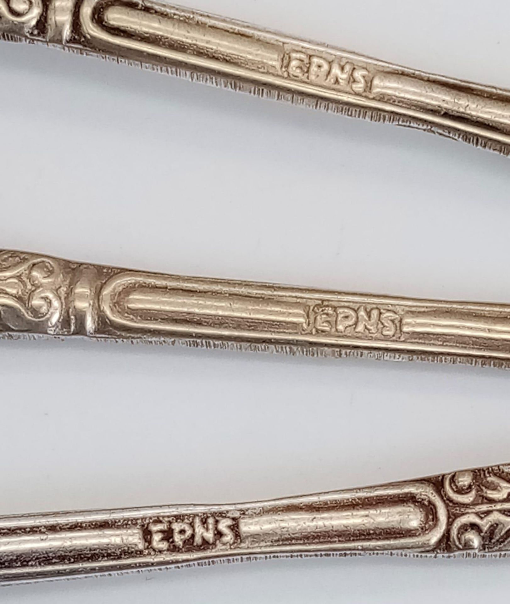 A Box Filled with 6x EPSN silver plate Teaspoons . 14 x 13x 2cm. - Image 3 of 15