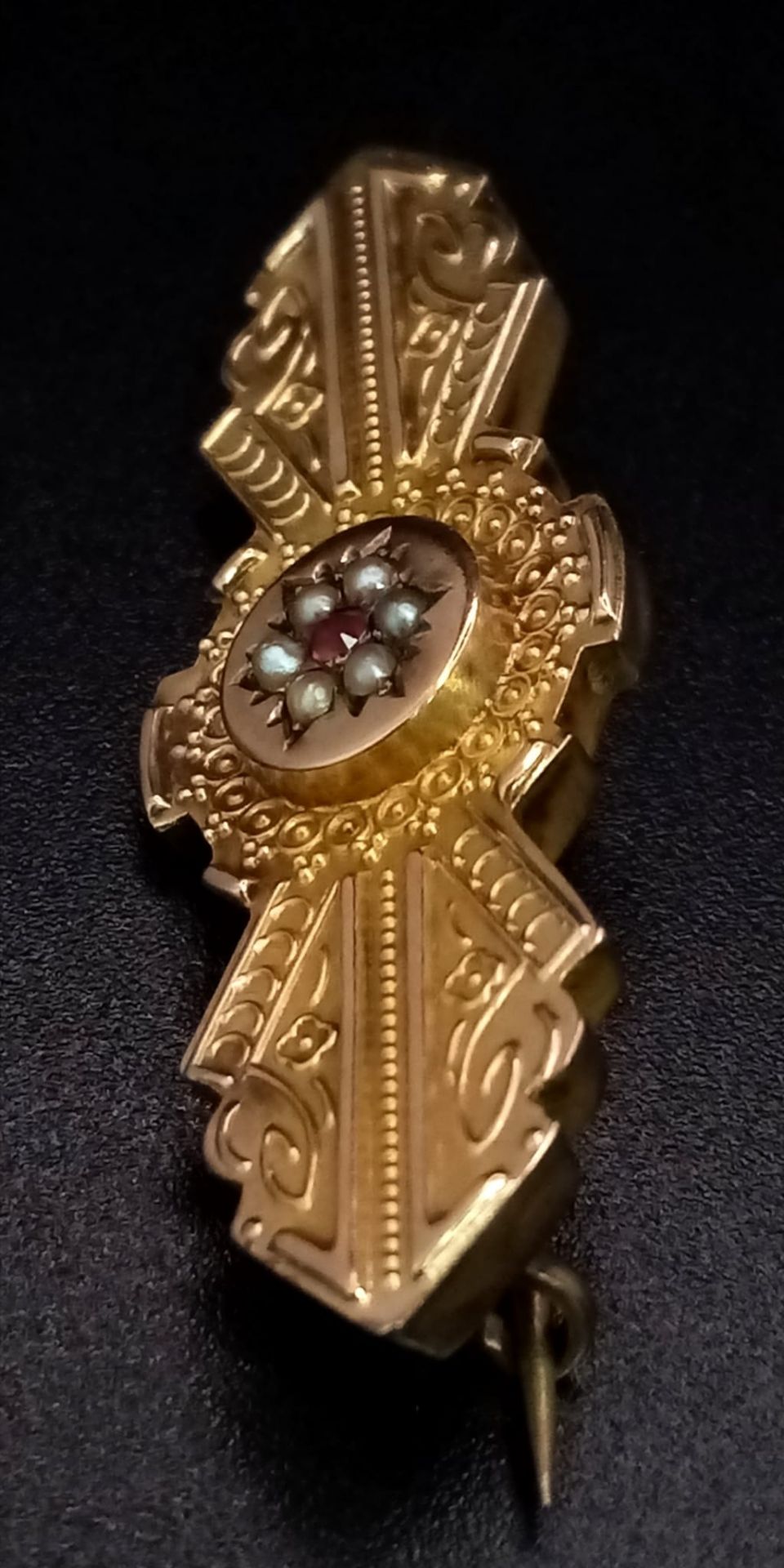 A Beautifully Decorated Antique 9K Yellow Gold Seed Pearl and Ruby Brooch. 4cm. 2.52g total weight. - Image 3 of 6