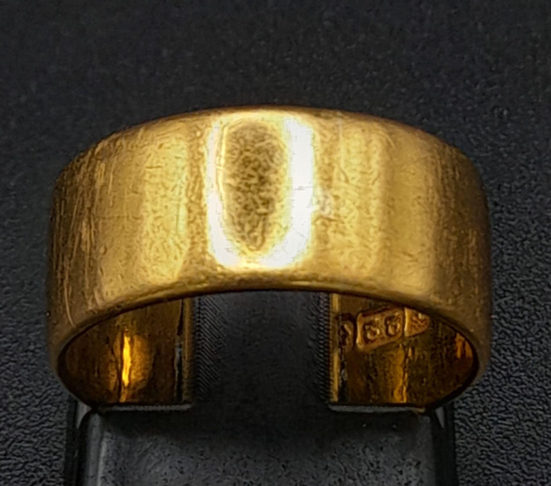 A Vintage 22K Yellow Gold Band Ring. Full UK hallmarks. Size I. 5.57g weight.