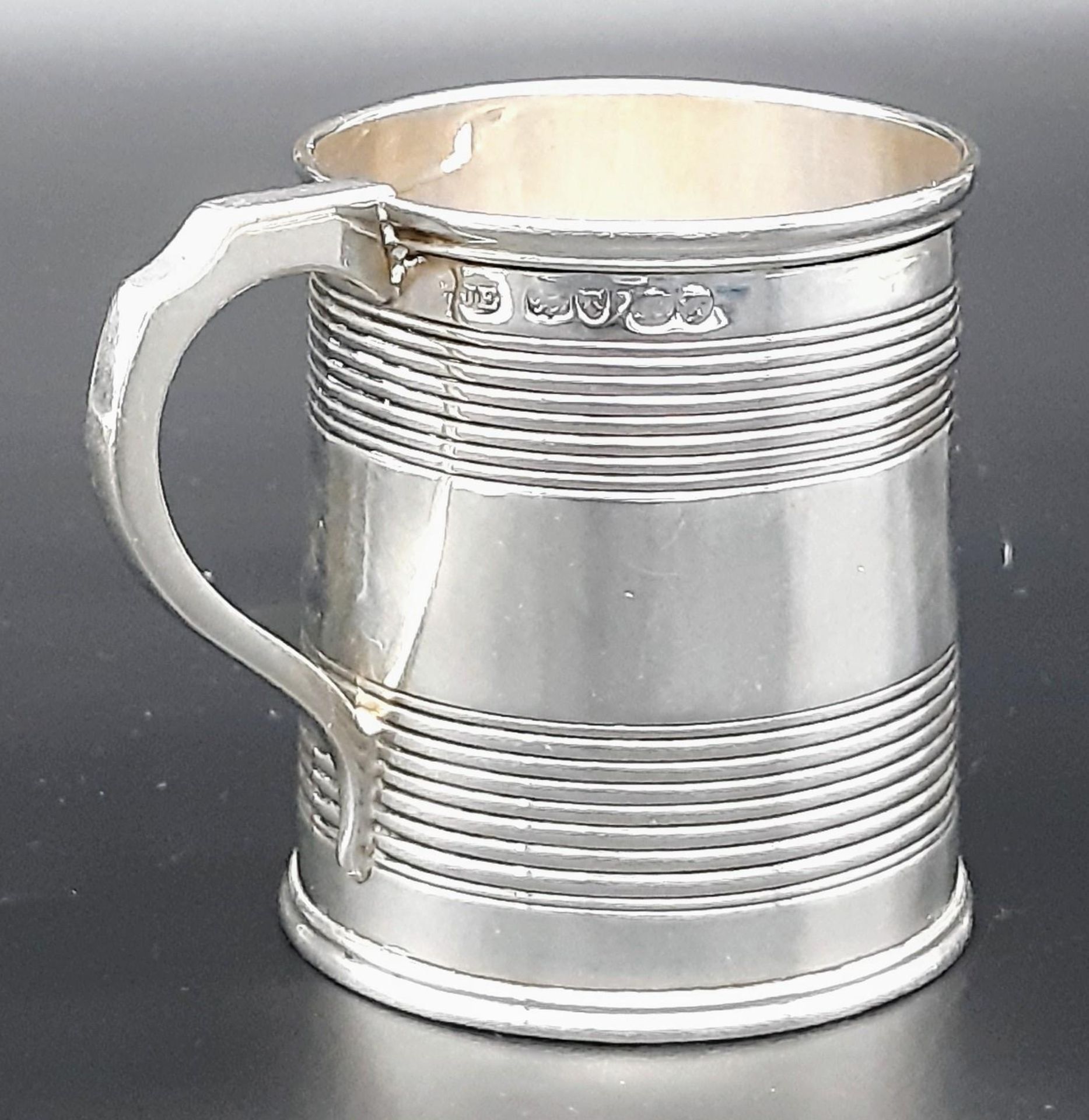 A Small Antique 925 Silver Tankard Dedicated to Jane with Six 925 Silver Teaspoons. Tankard - London - Image 2 of 10